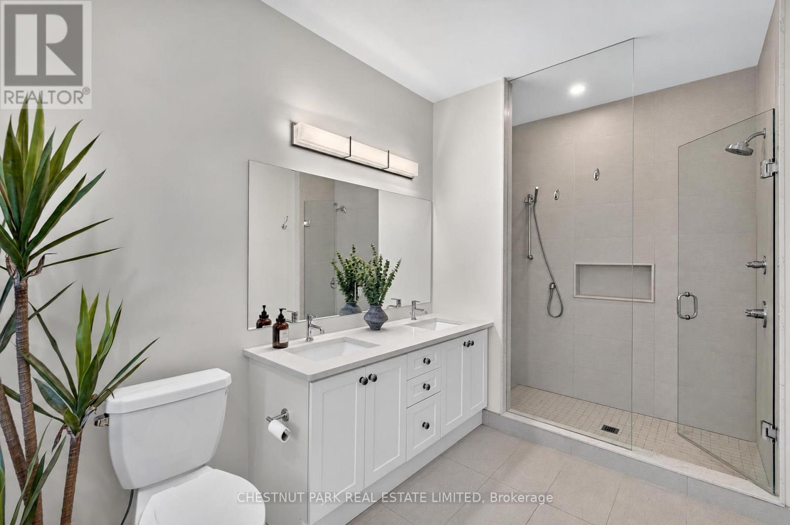 40 Lowther Avenue Property Photo 28