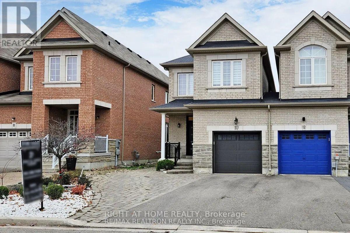 8 Napanee Street Property Photo 1