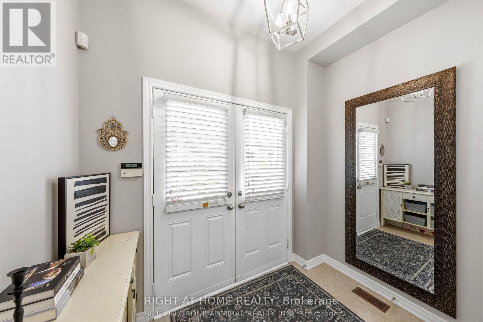 8 Napanee Street Property Photo 2