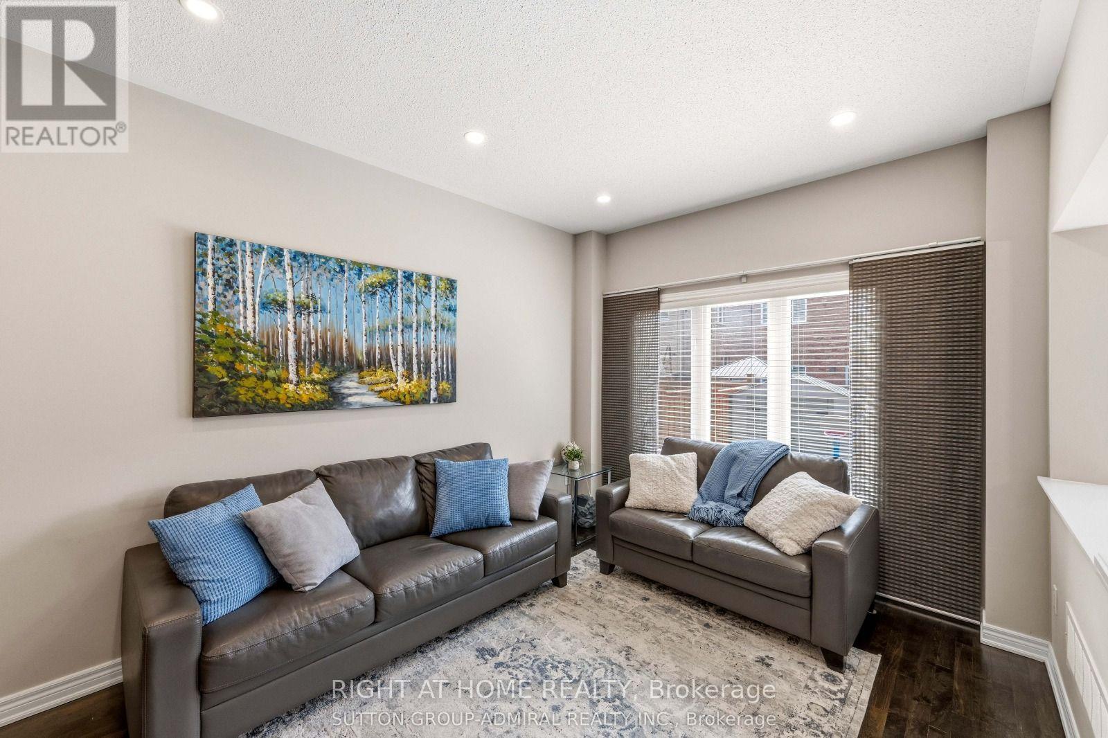 8 Napanee Street Property Photo 7