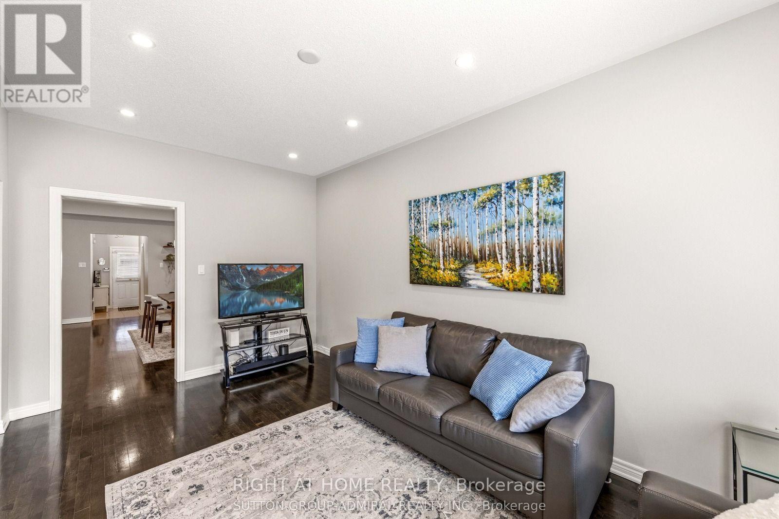 8 Napanee Street Property Photo 8