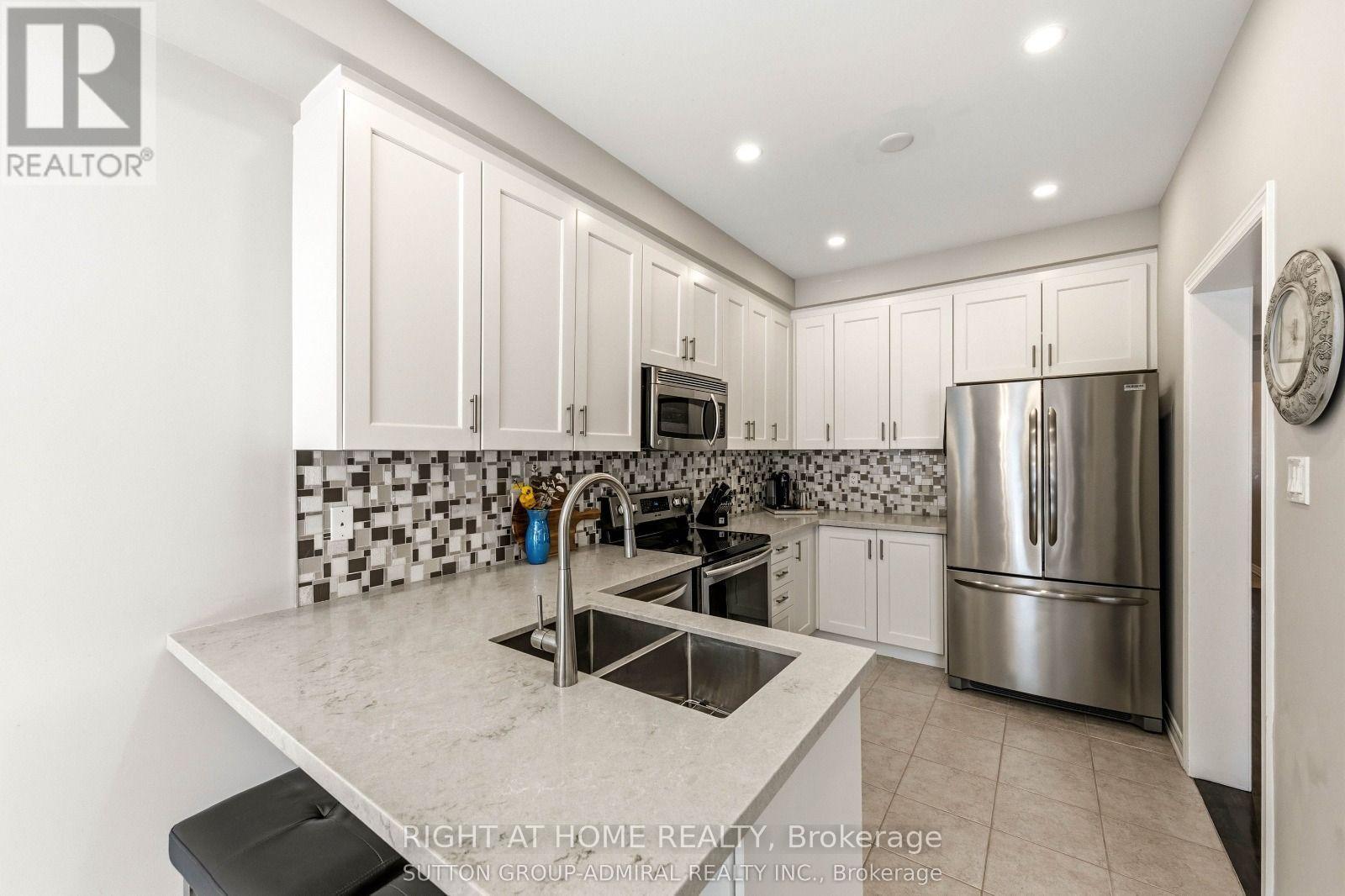 8 Napanee Street Property Photo 10
