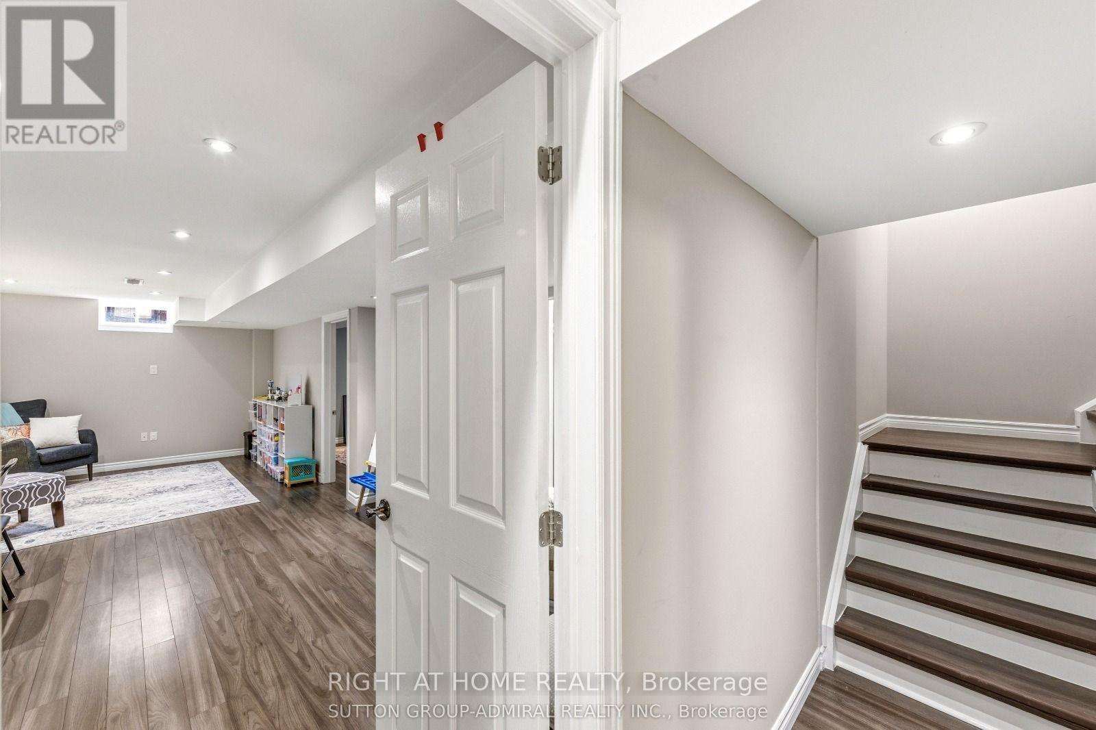 8 Napanee Street Property Photo 25