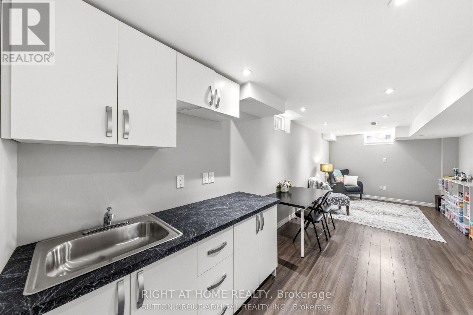 8 Napanee Street Property Photo 26