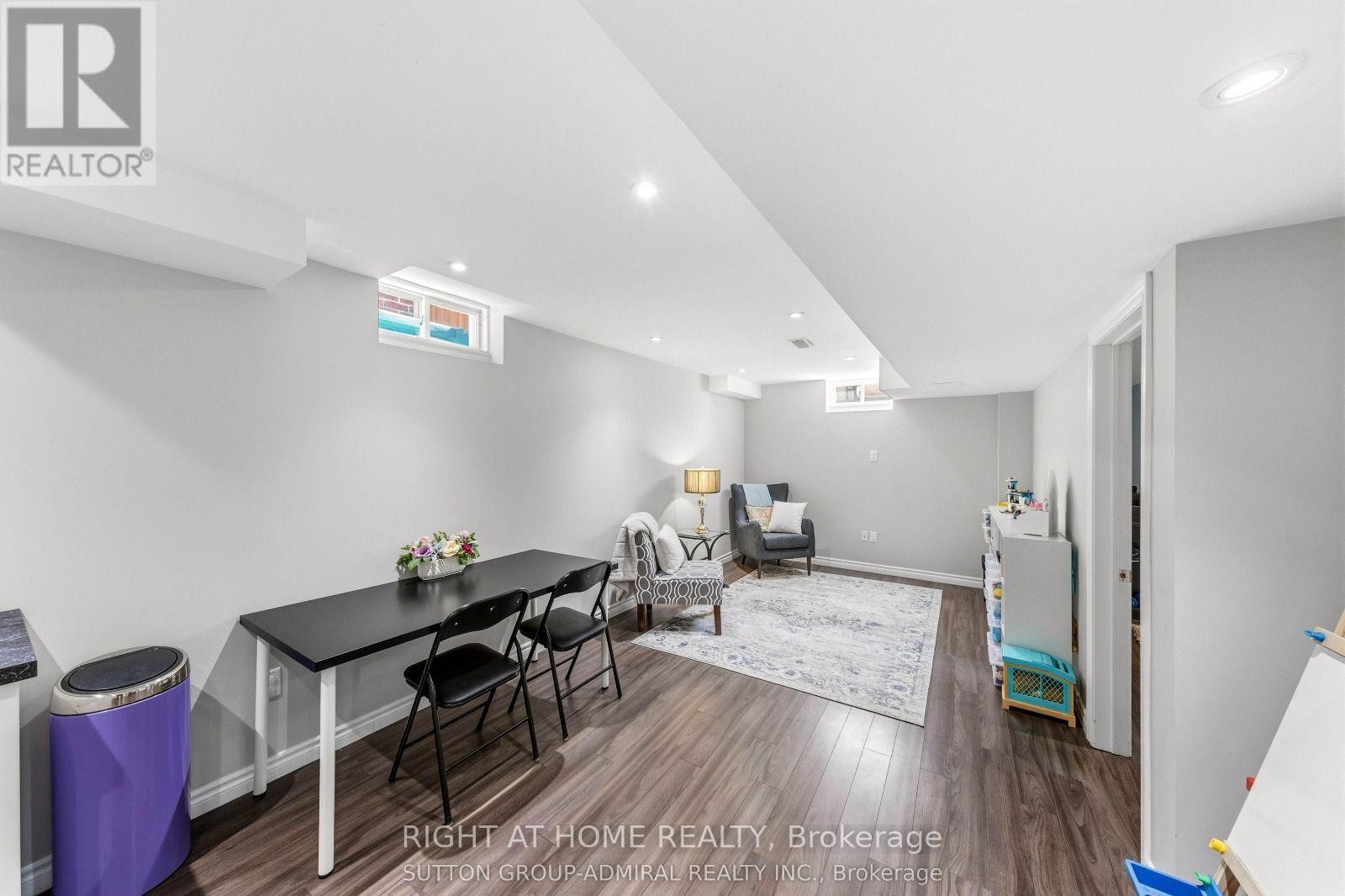 8 Napanee Street Property Photo 27