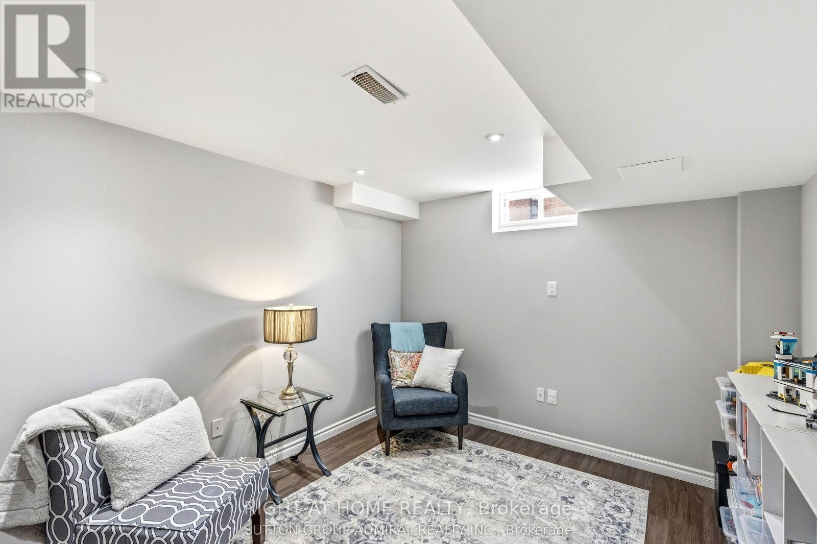 8 Napanee Street Property Photo 28