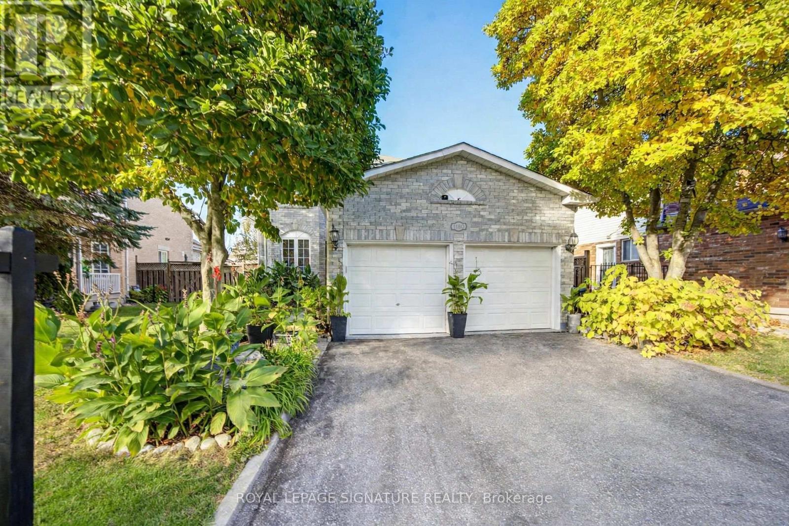 1180 Oriole Crescent Property Photo 1