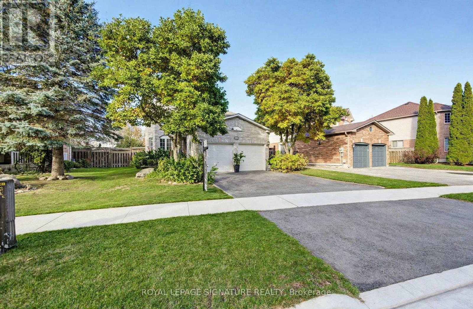 1180 Oriole Crescent Property Photo 2