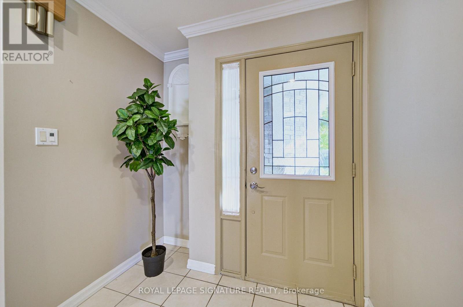 1180 Oriole Crescent Property Photo 5