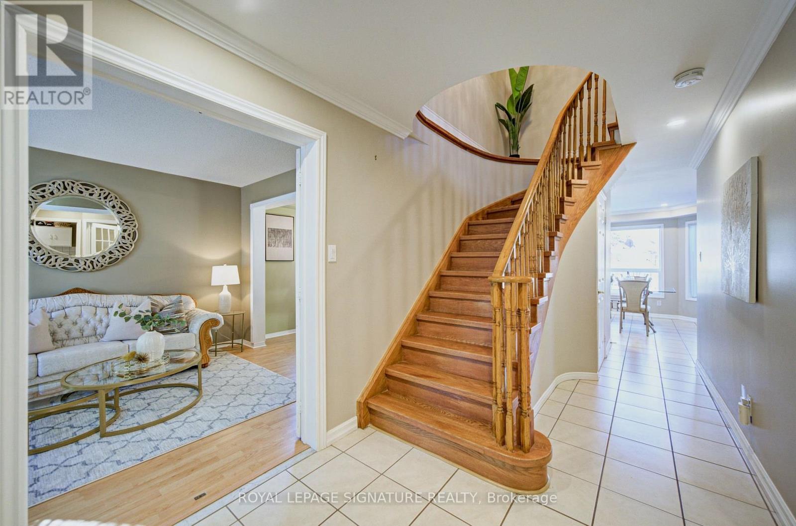 1180 Oriole Crescent Property Photo 6