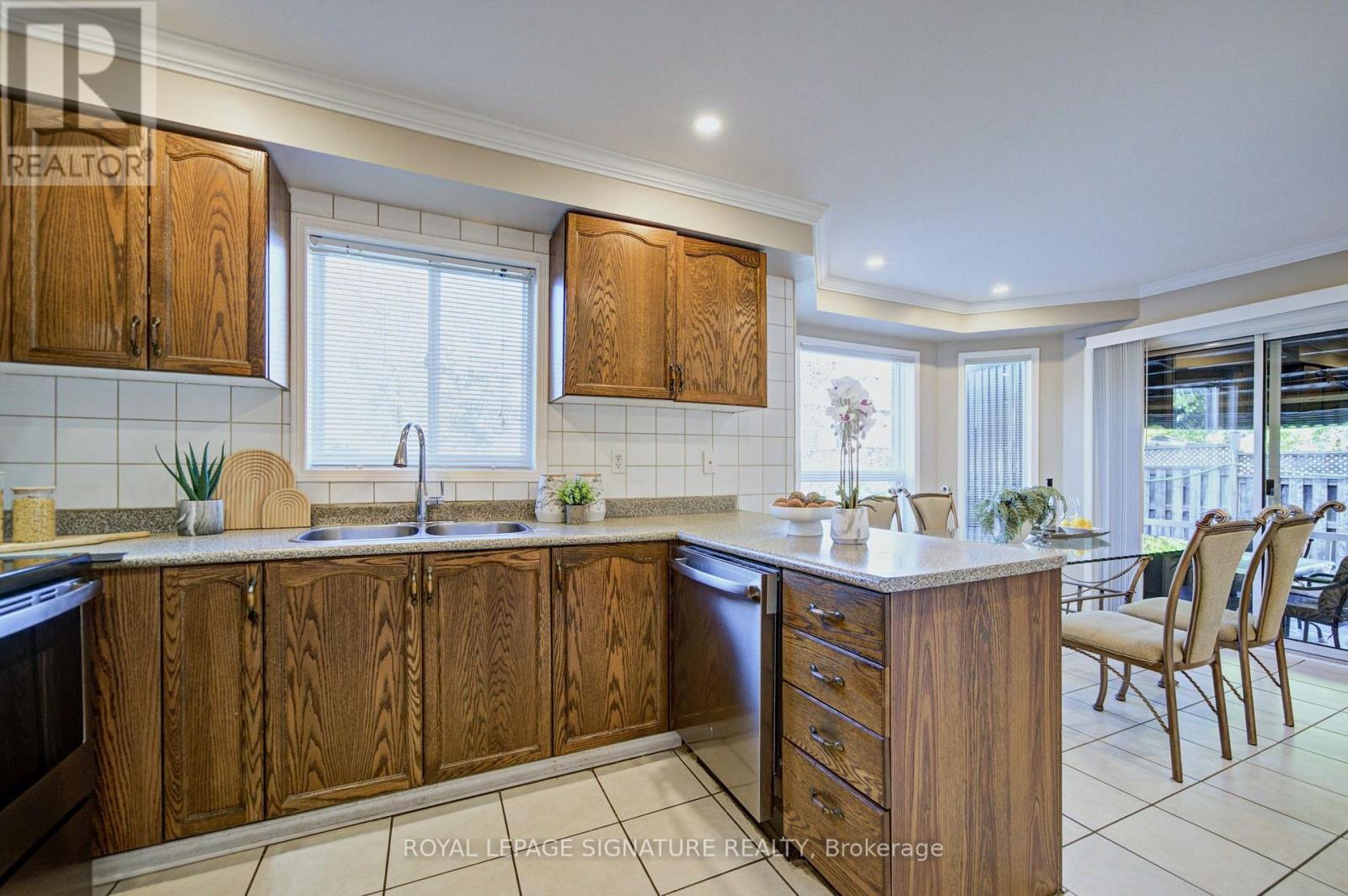 1180 Oriole Crescent Property Photo 17