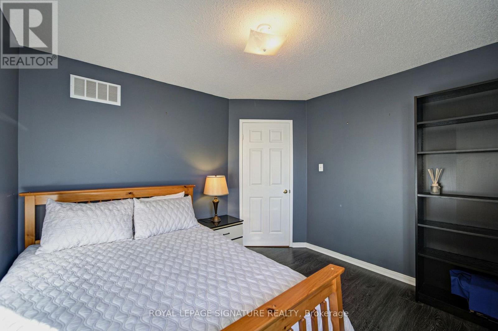 1180 Oriole Crescent Property Photo 32