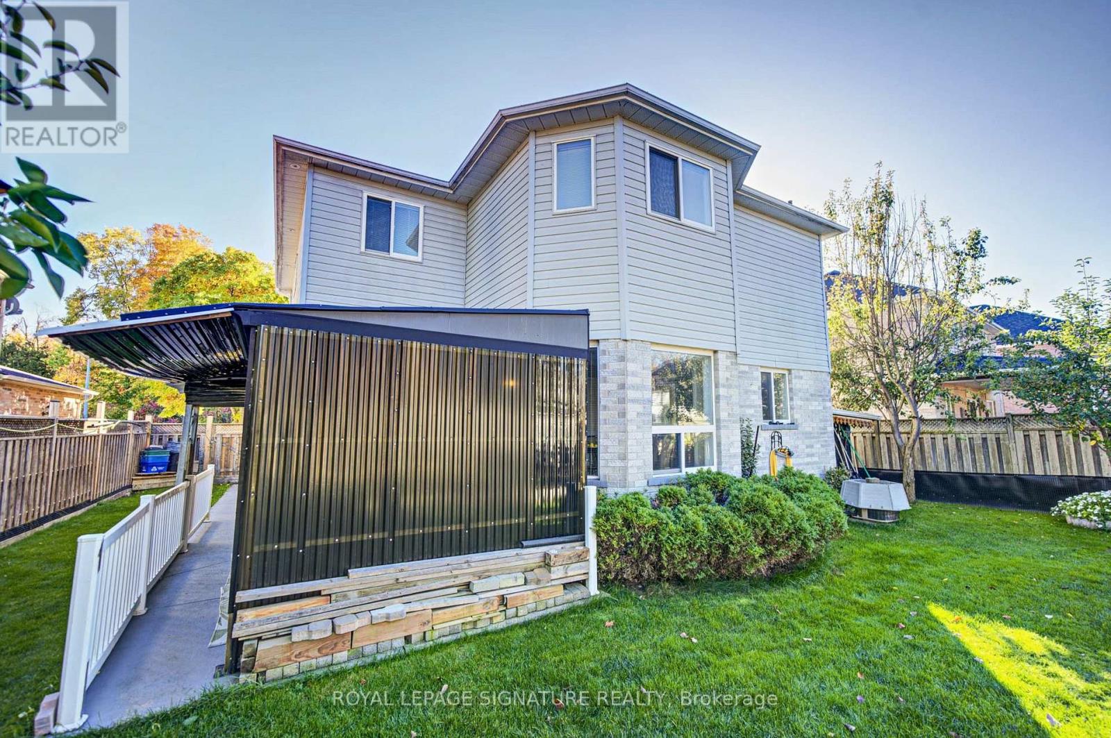 1180 Oriole Crescent Property Photo 44
