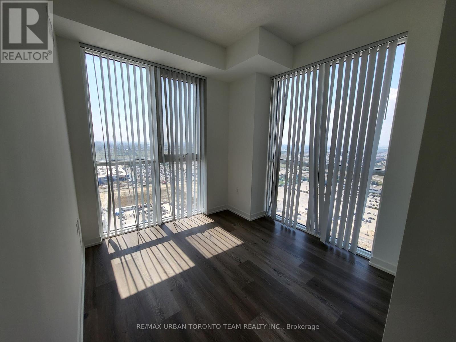 3312 - 28 Interchange Way Property Photo 6
