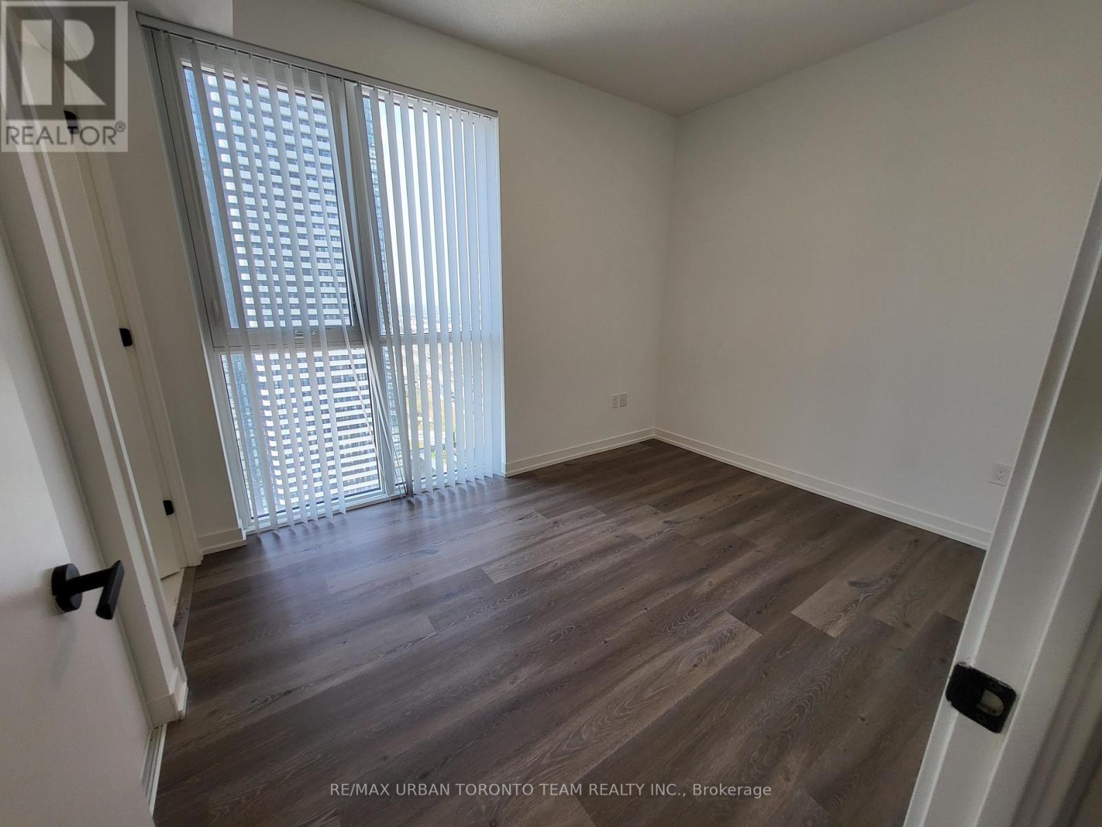 3312 - 28 Interchange Way Property Photo 8