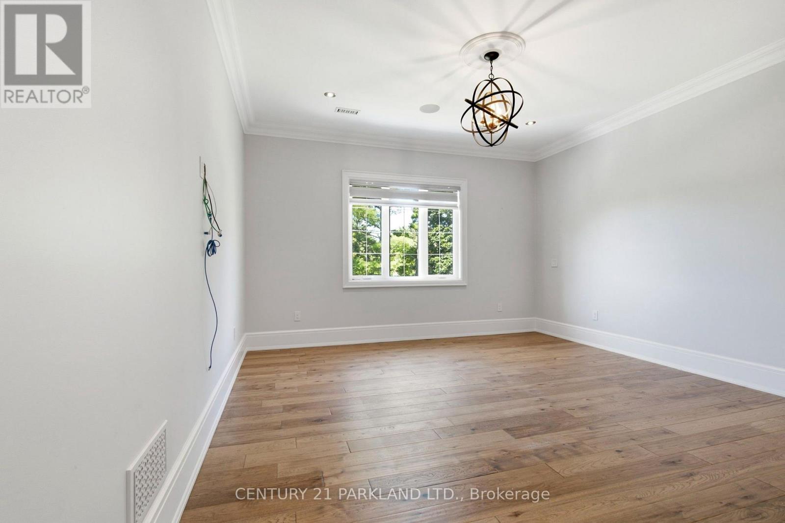 12 Hollywood Crescent Property Photo 23