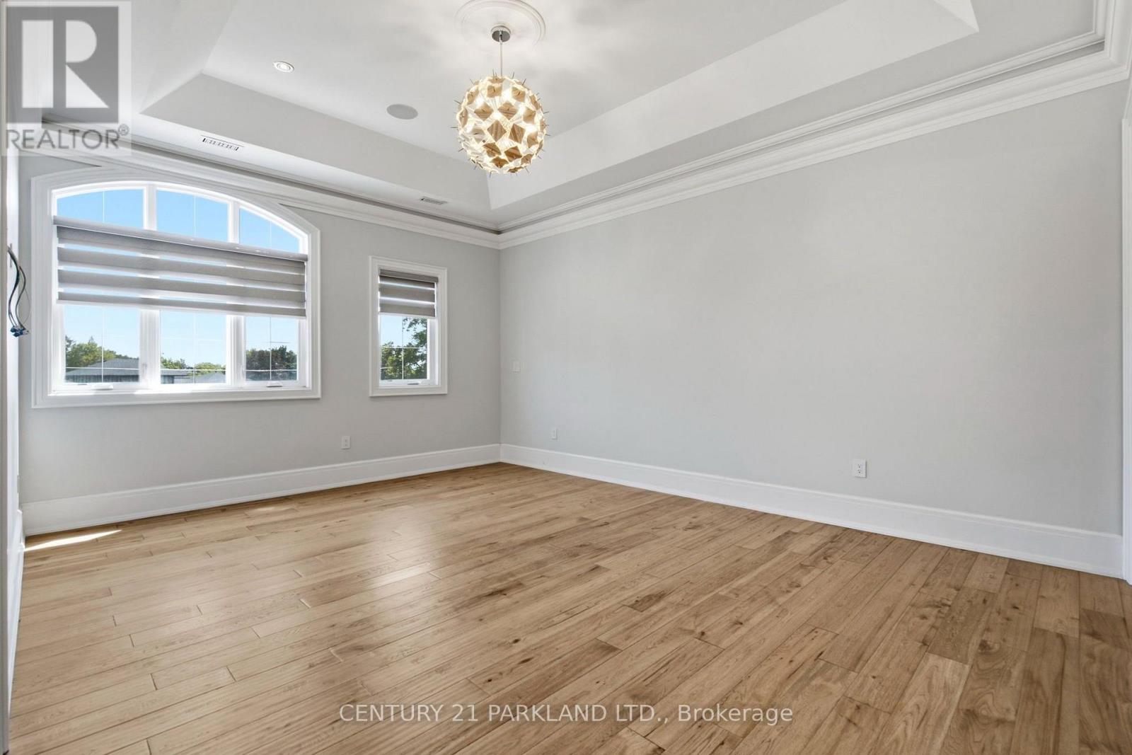 12 Hollywood Crescent Property Photo 35