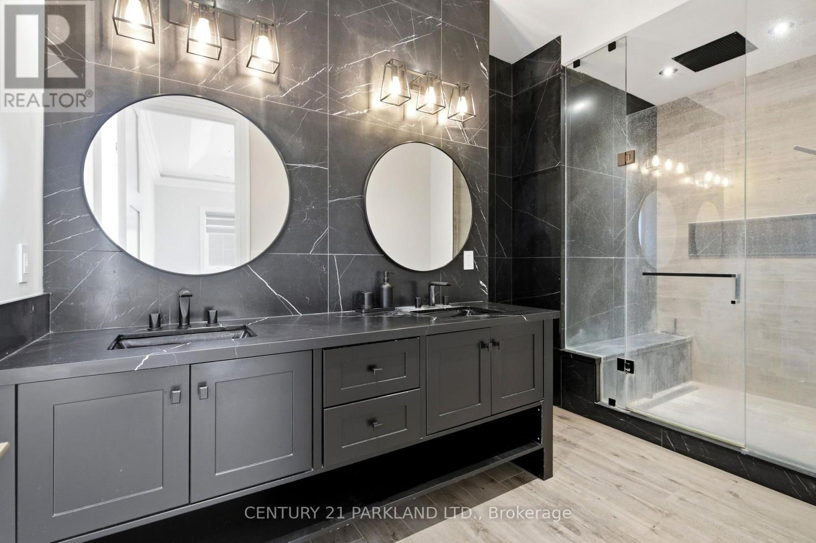 12 Hollywood Crescent Property Photo 44