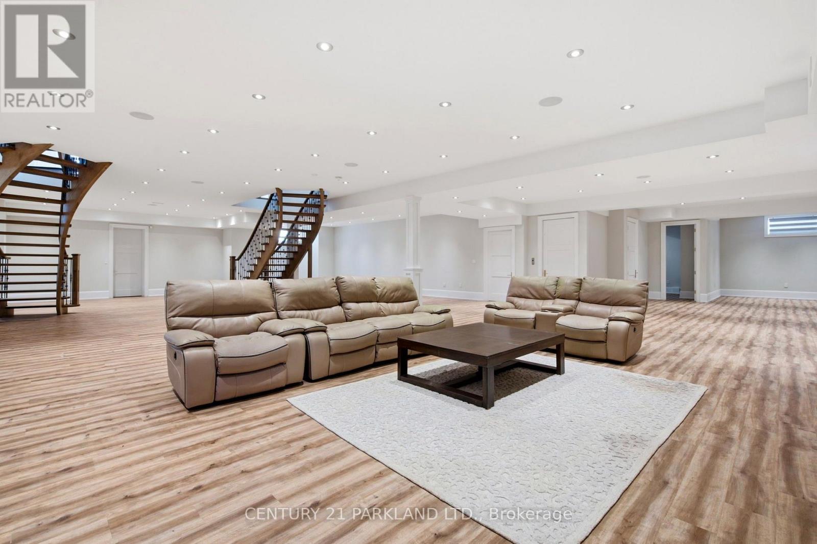 12 Hollywood Crescent Property Photo 50