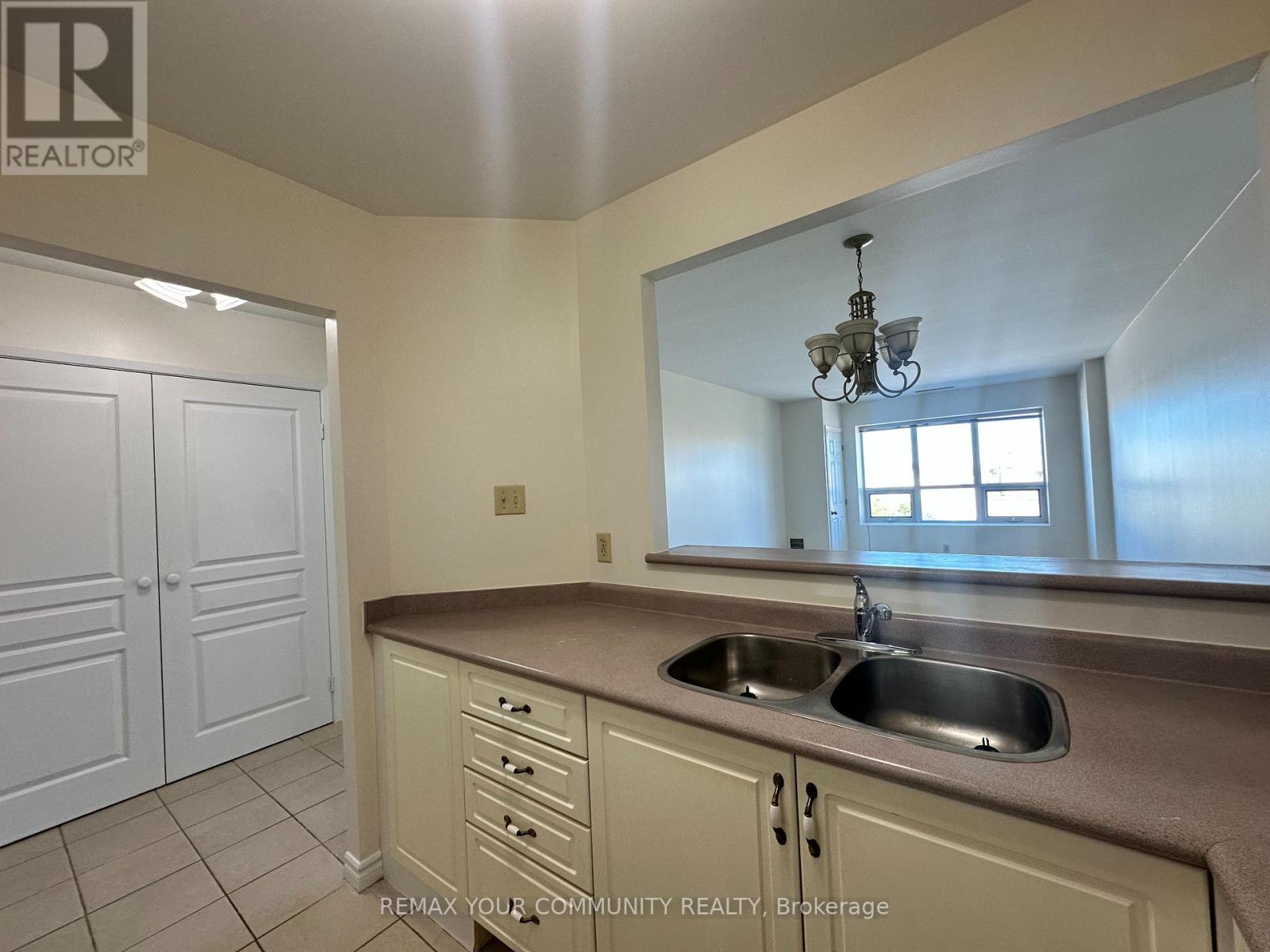 503 - 15207 Yonge Street Property Photo 5