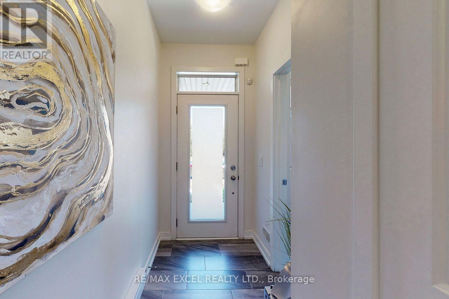 46 Troon Avenue Property Photo 28