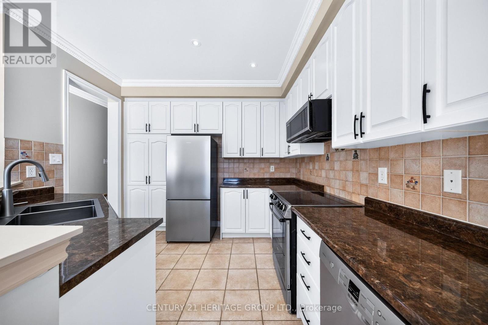 87 Turning Leaf Drive Property Photo 8