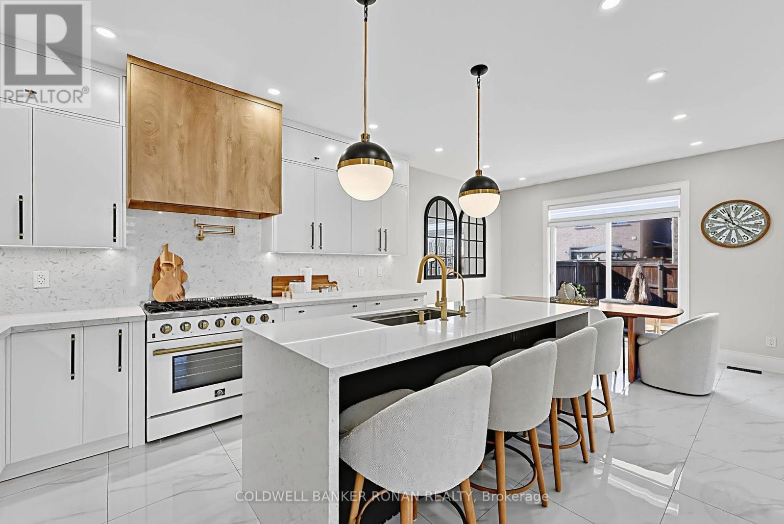 16 Hawke Crescent Property Photo 8