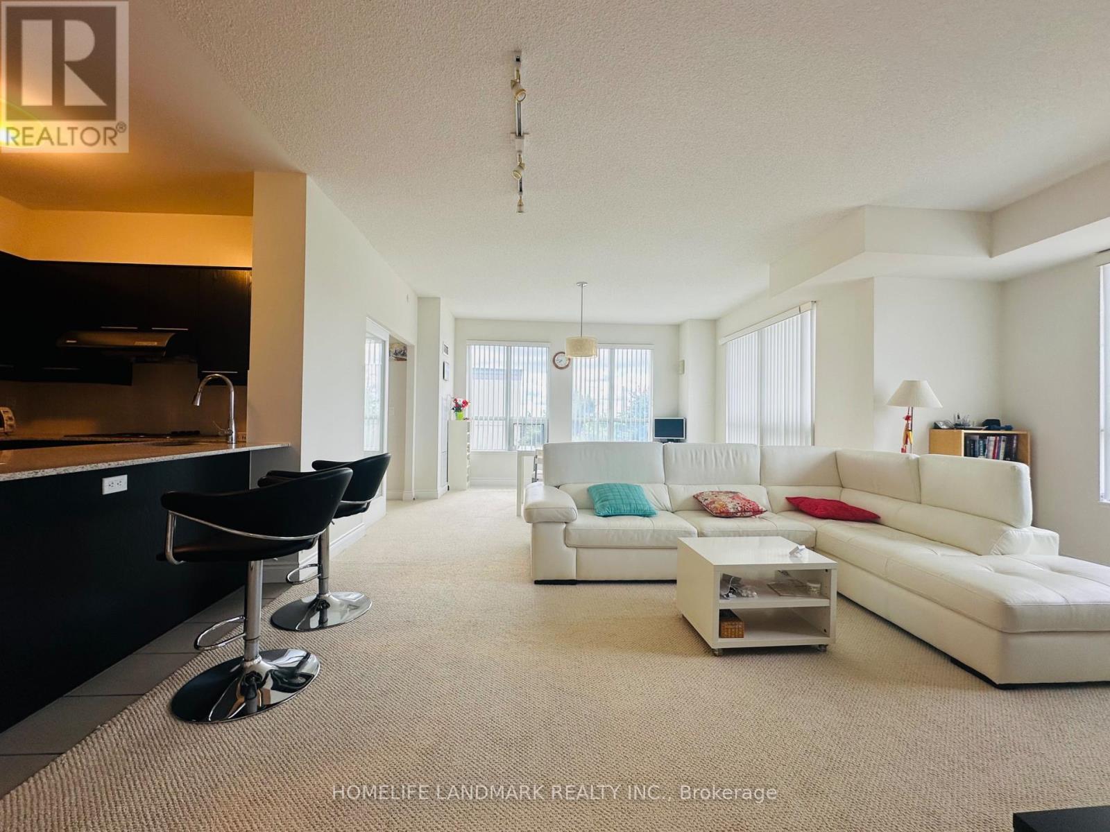 386 - 11211 Yonge Street Property Photo 6
