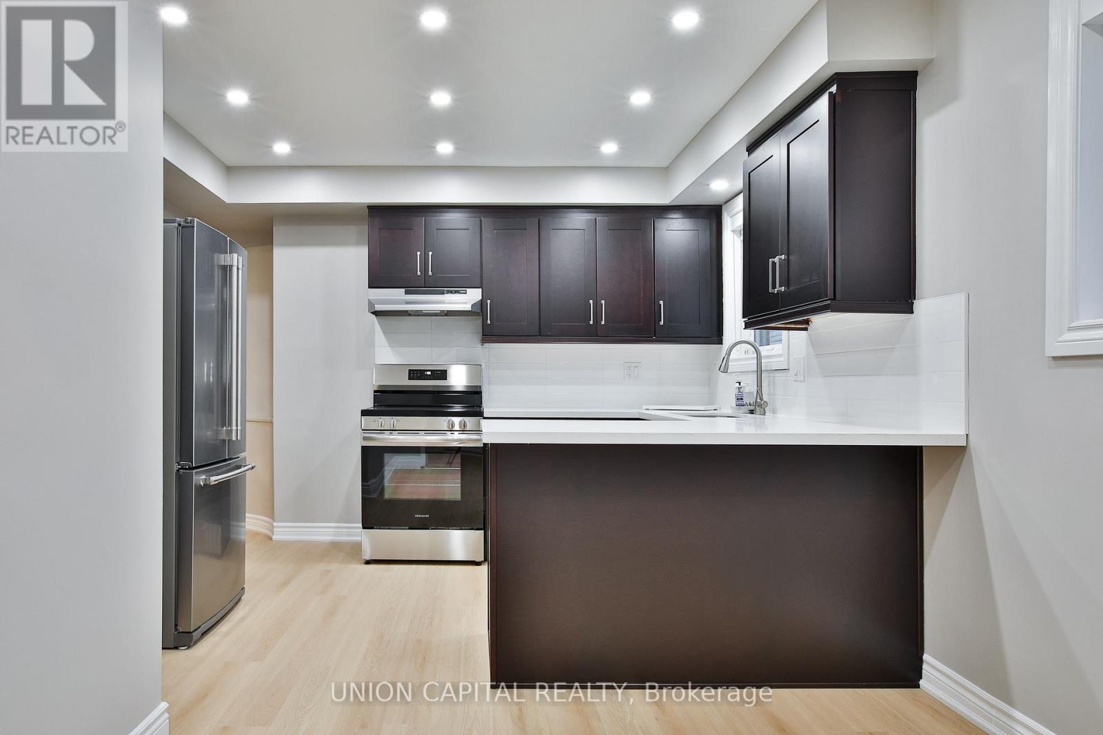 Upper - 131 Romfield Circuit Property Photo