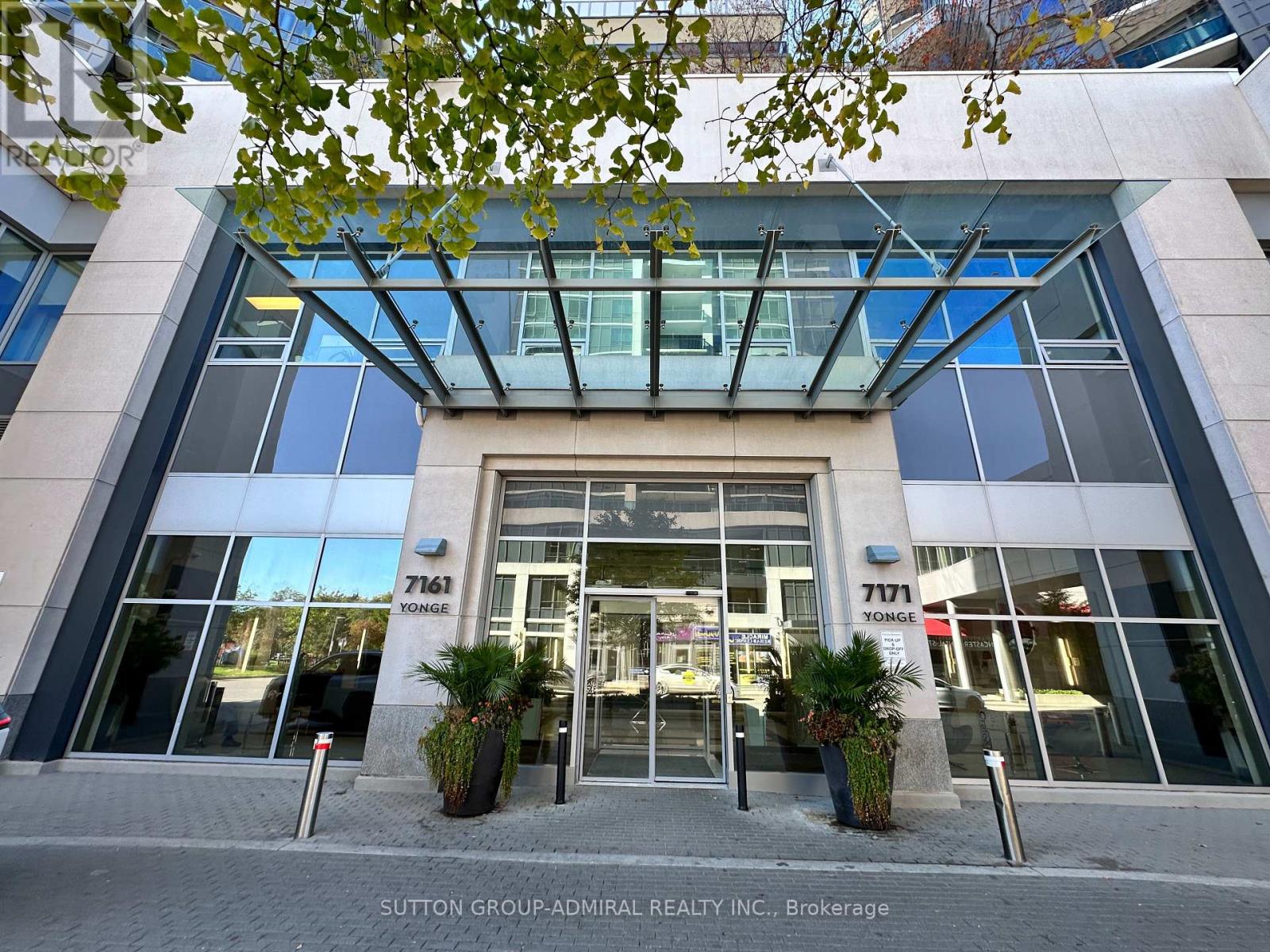 1728 - 7161 Yonge Street Property Photo 2