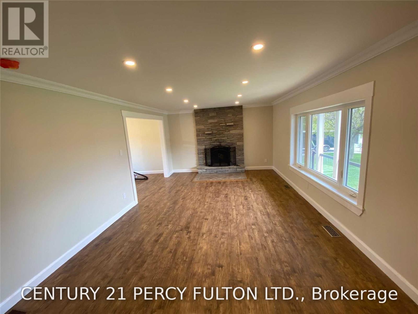 40 Macnaughton Drive Property Photo 3