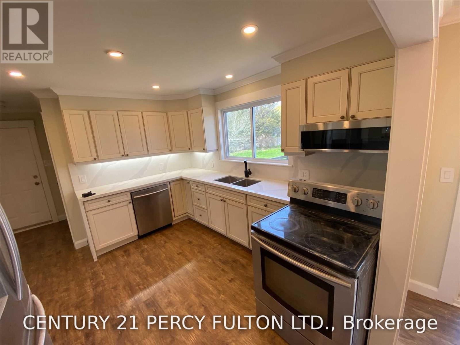 40 Macnaughton Drive Property Photo 4