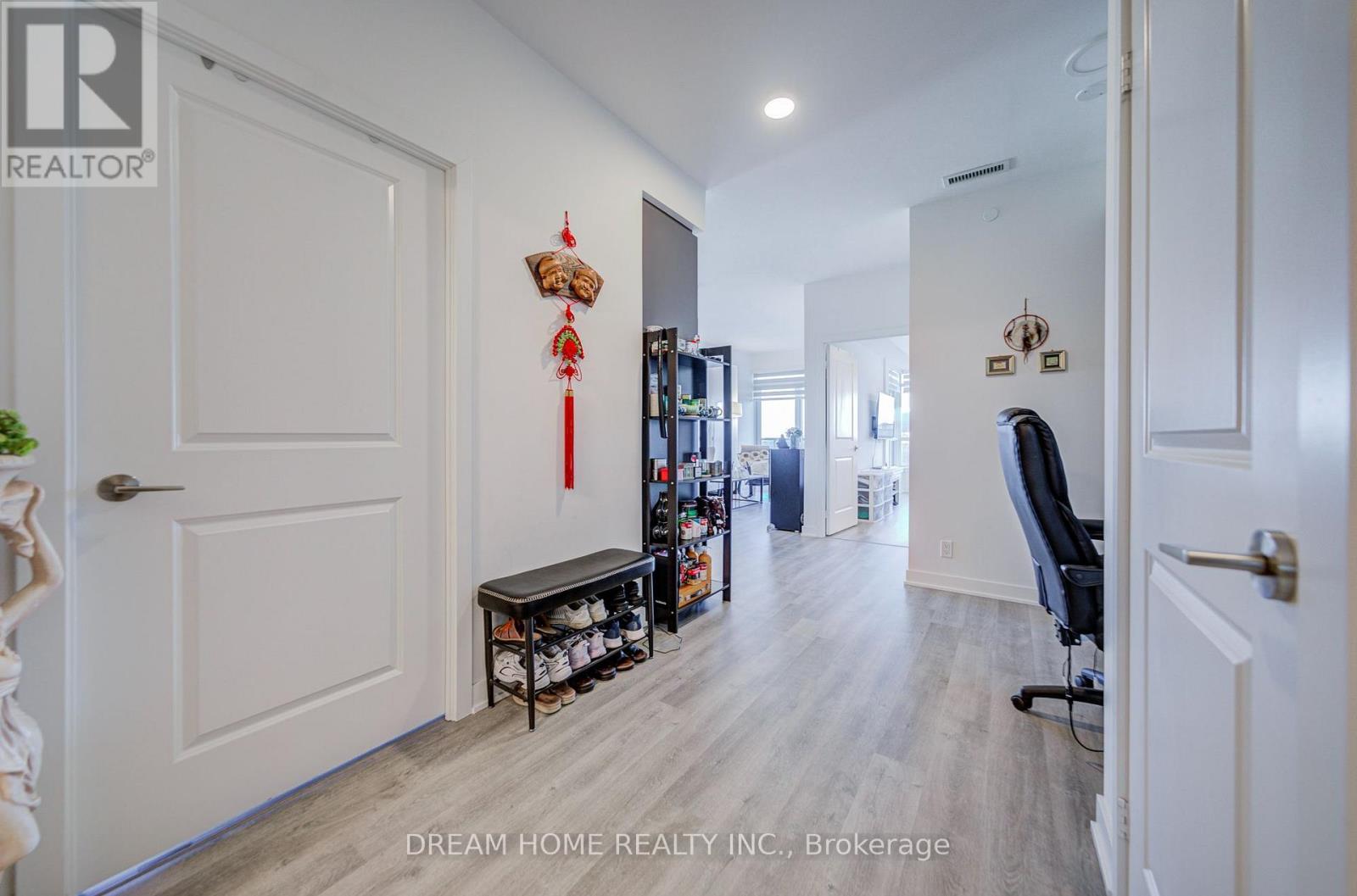 3407 - 30 Upper Mall Way Property Photo 4
