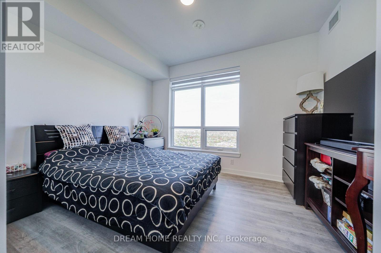 3407 - 30 Upper Mall Way Property Photo 16