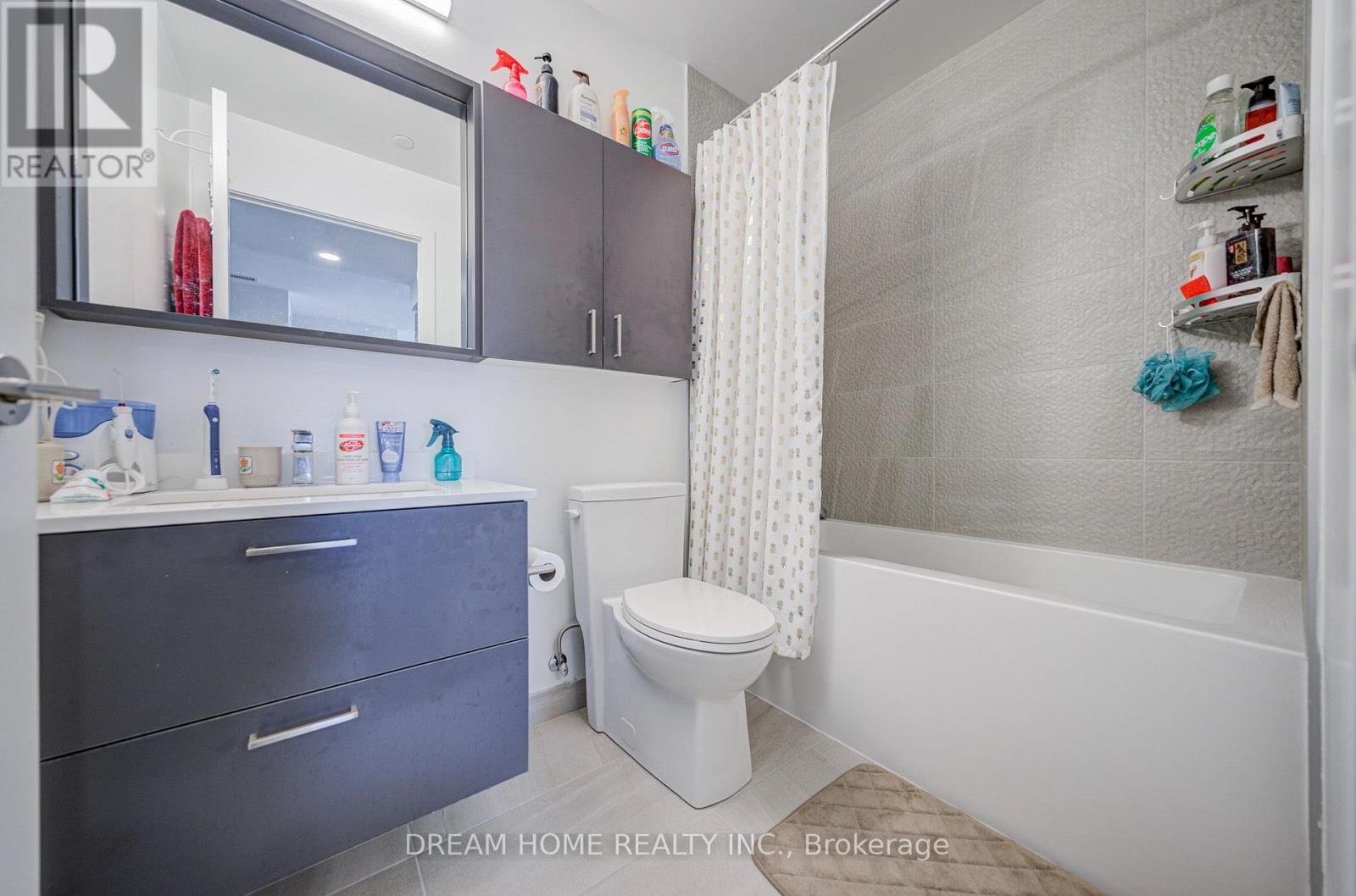 3407 - 30 Upper Mall Way Property Photo 18