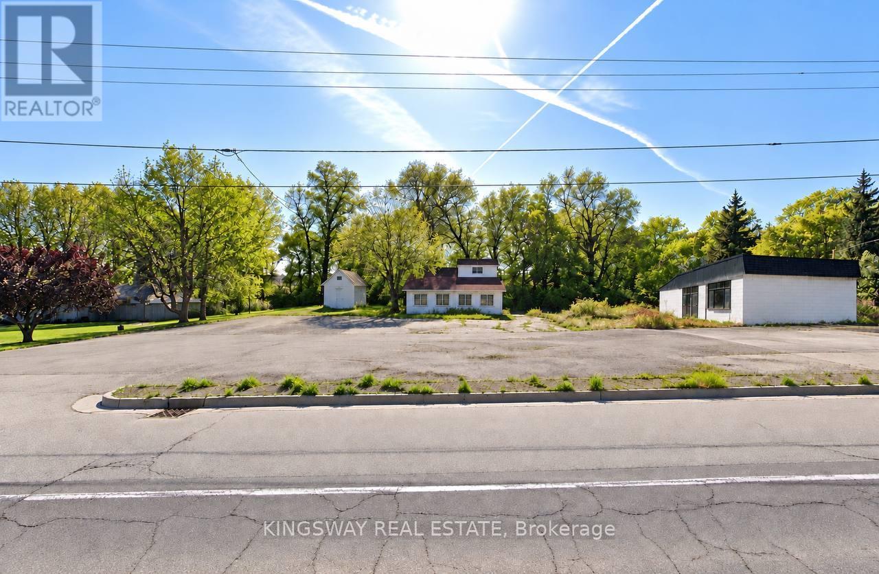 7804 Yonge Street Property Photo 1