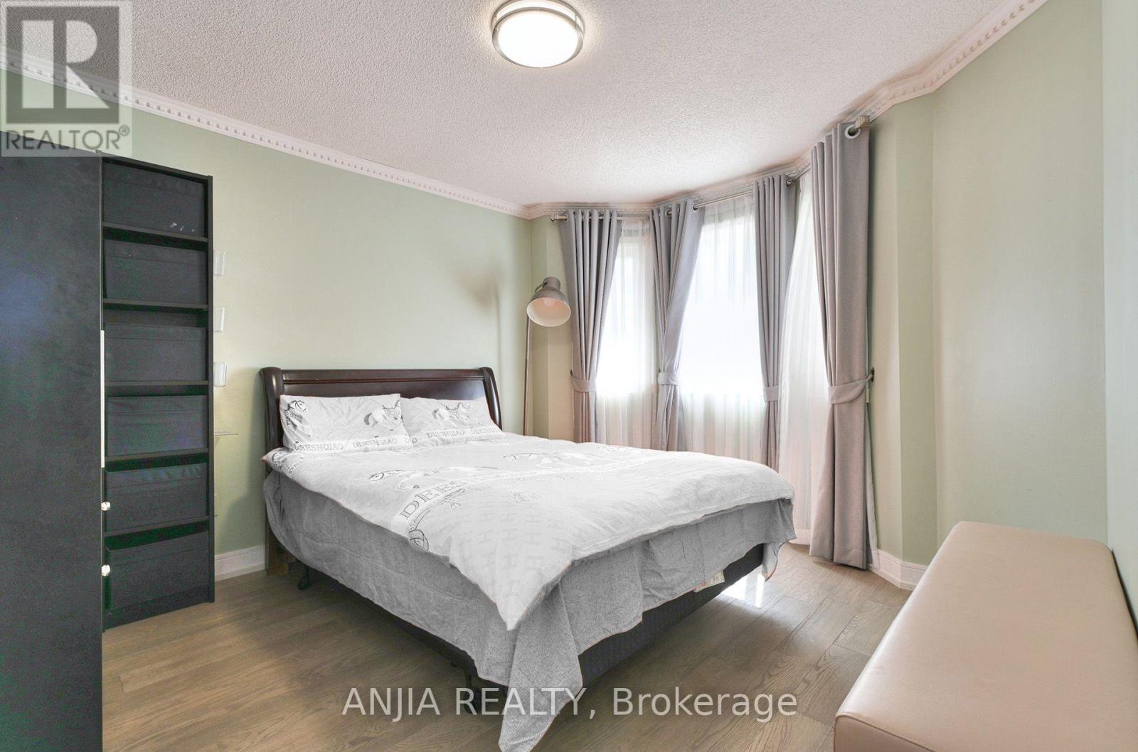 127 Tomlinson Circle Property Photo 6