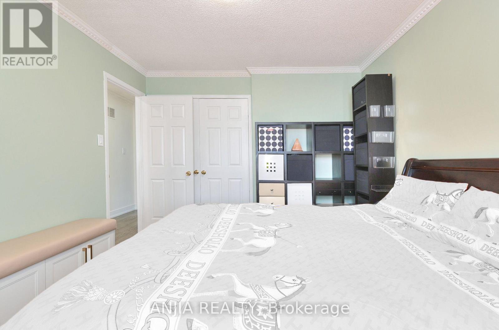 127 Tomlinson Circle Property Photo 7