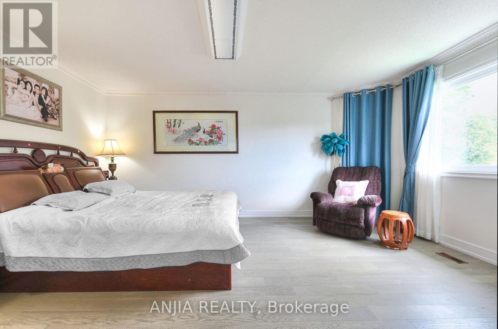 127 Tomlinson Circle Property Photo 10
