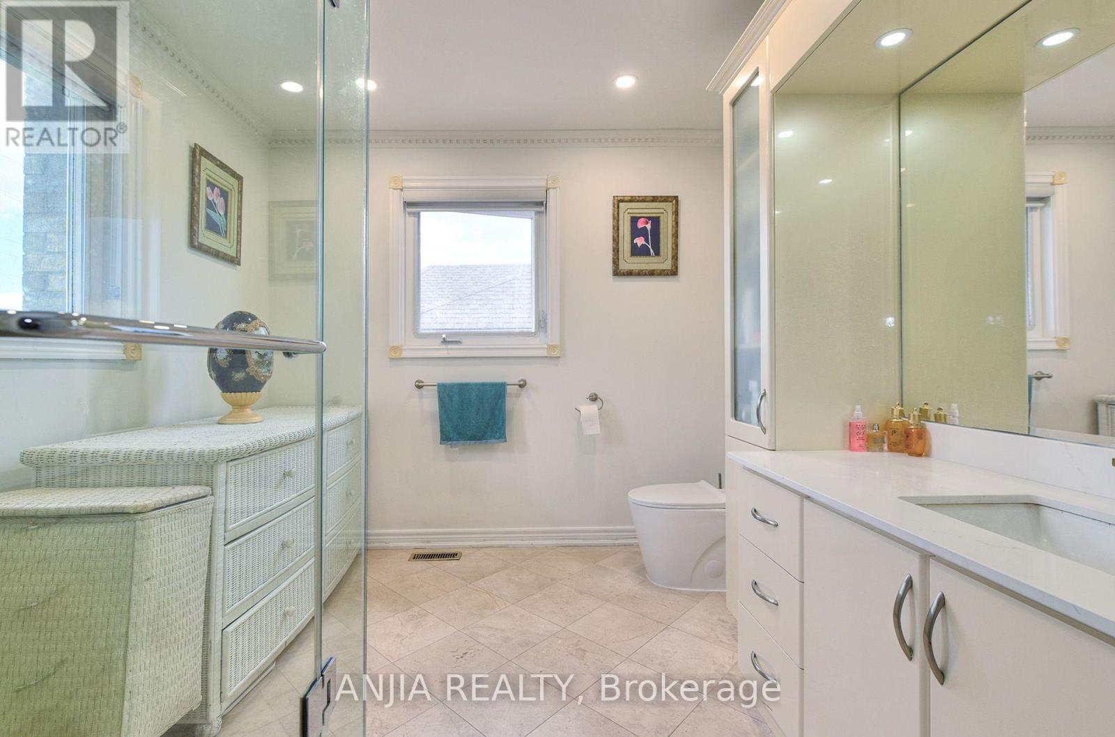 127 Tomlinson Circle Property Photo 11