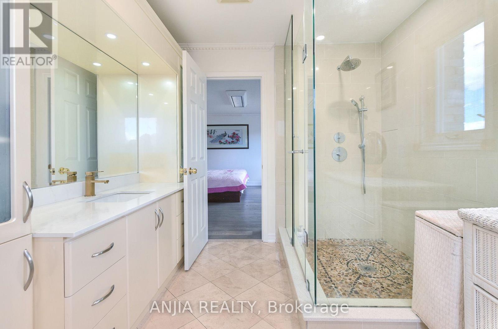 127 Tomlinson Circle Property Photo 12