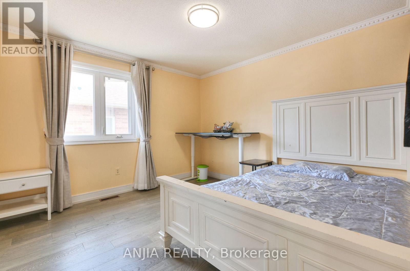127 Tomlinson Circle Property Photo 13