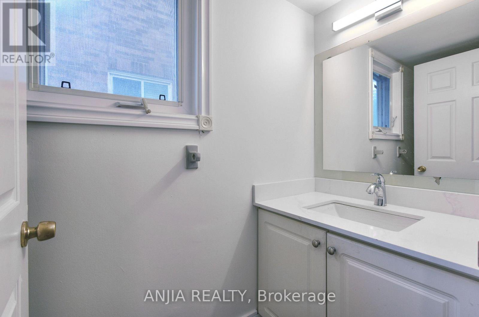 127 Tomlinson Circle Property Photo 15
