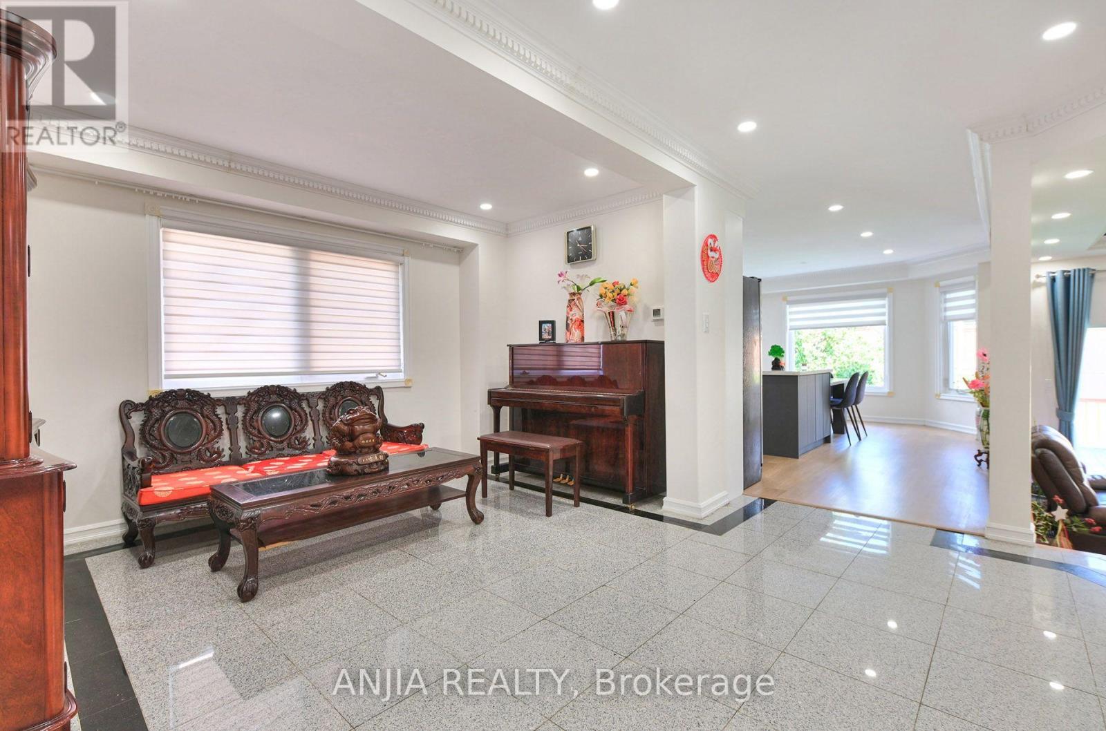 127 Tomlinson Circle Property Photo 18