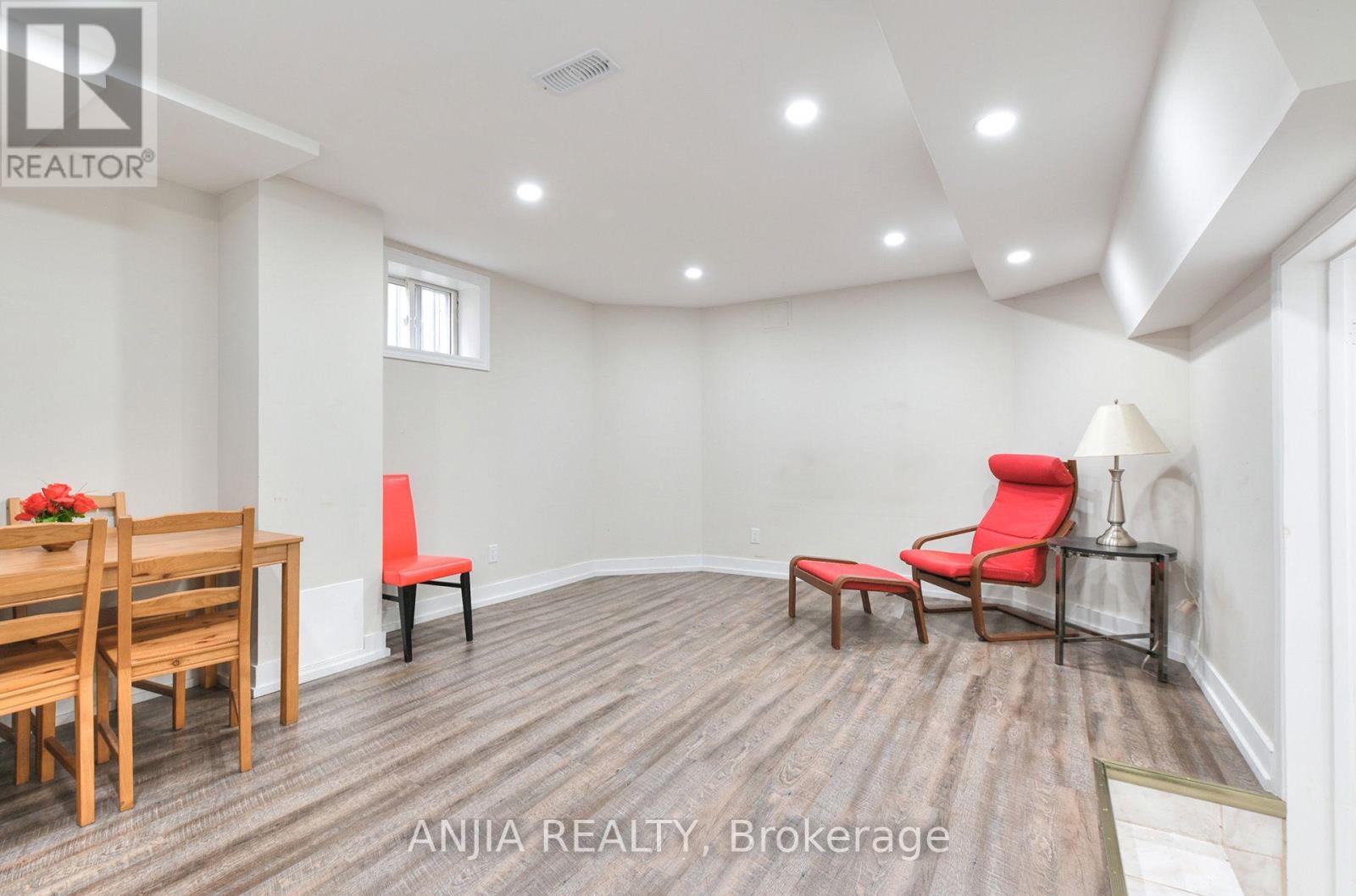 127 Tomlinson Circle Property Photo 26