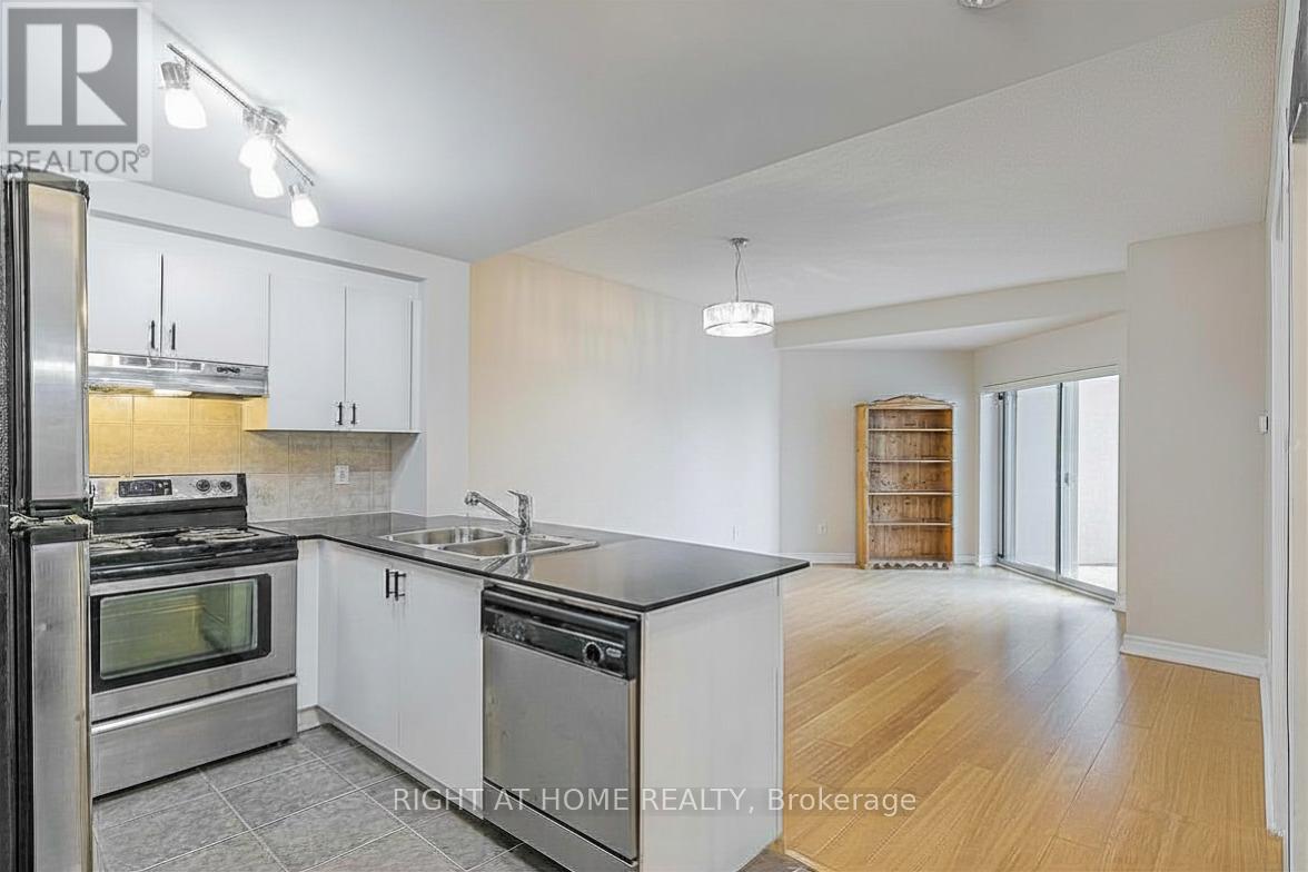 305 - 8 Maison Parc Court Property Photo 9