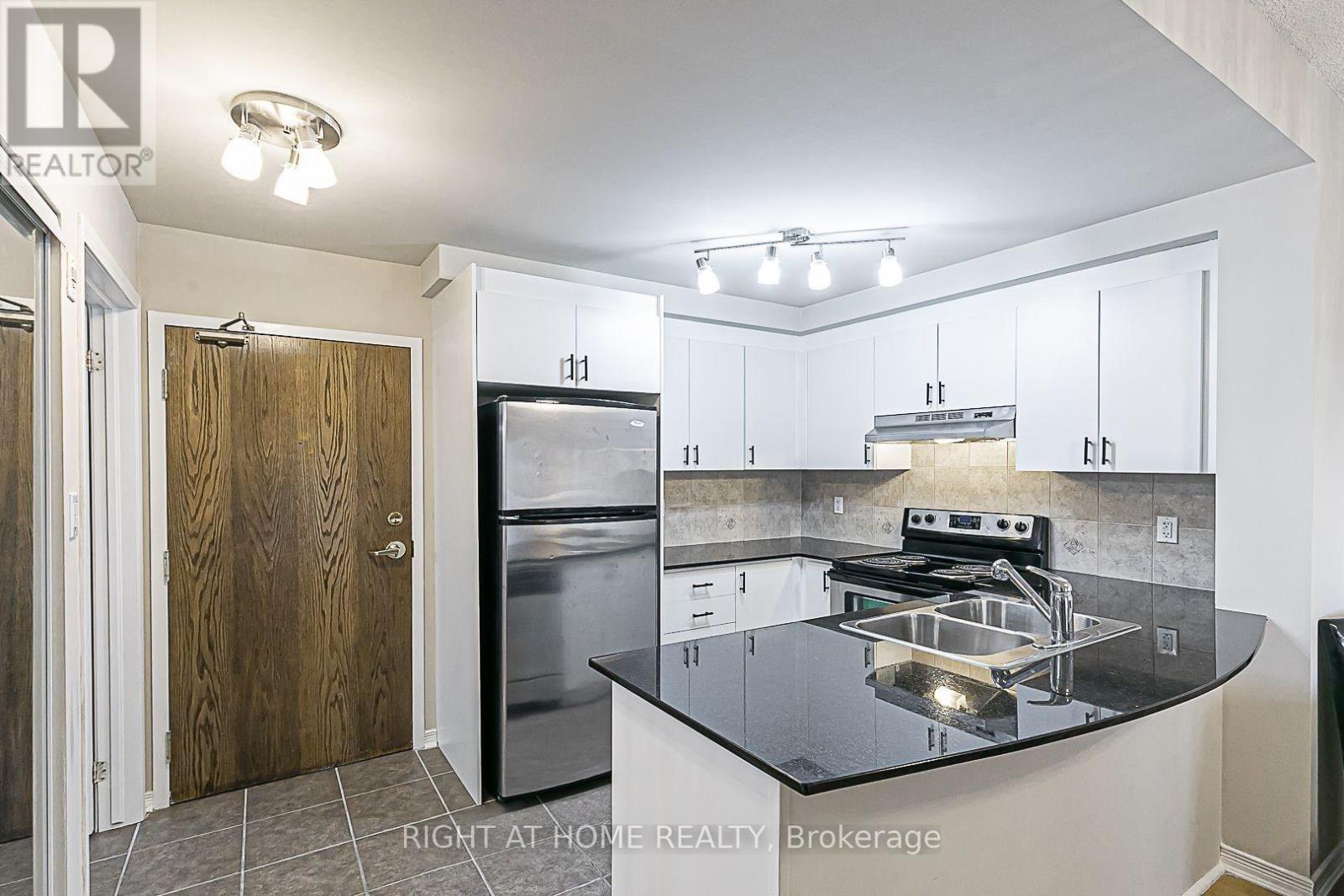 305 - 8 Maison Parc Court Property Photo 10