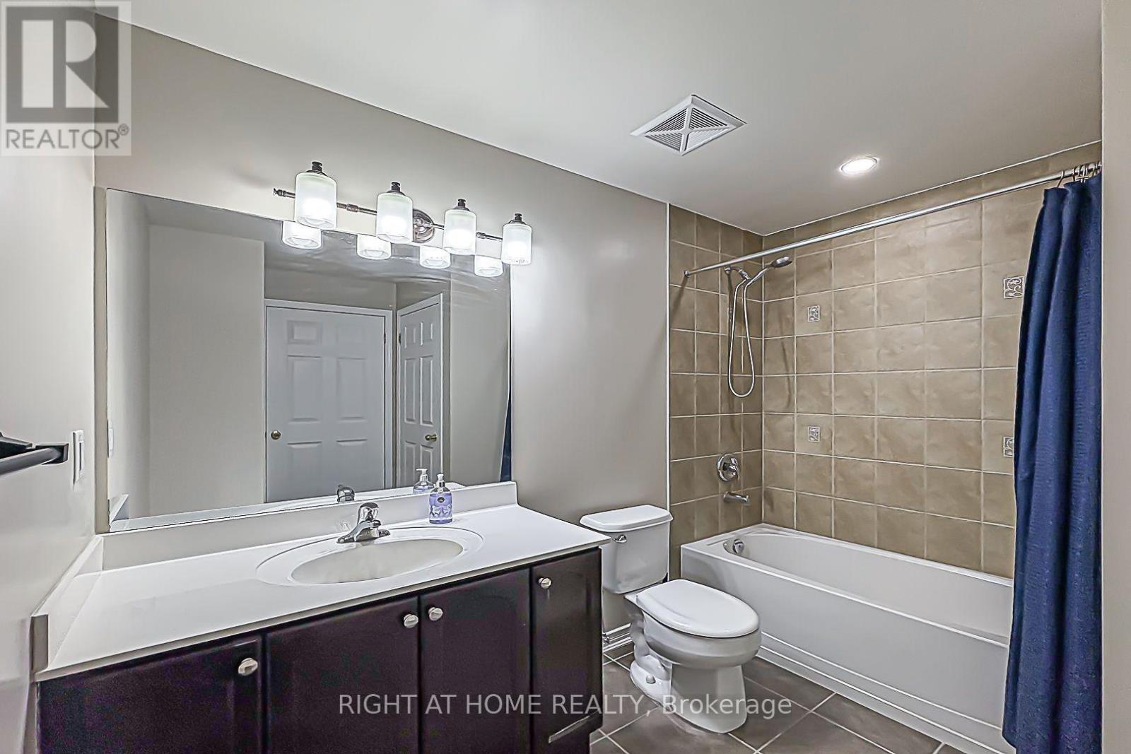 305 - 8 Maison Parc Court Property Photo 19