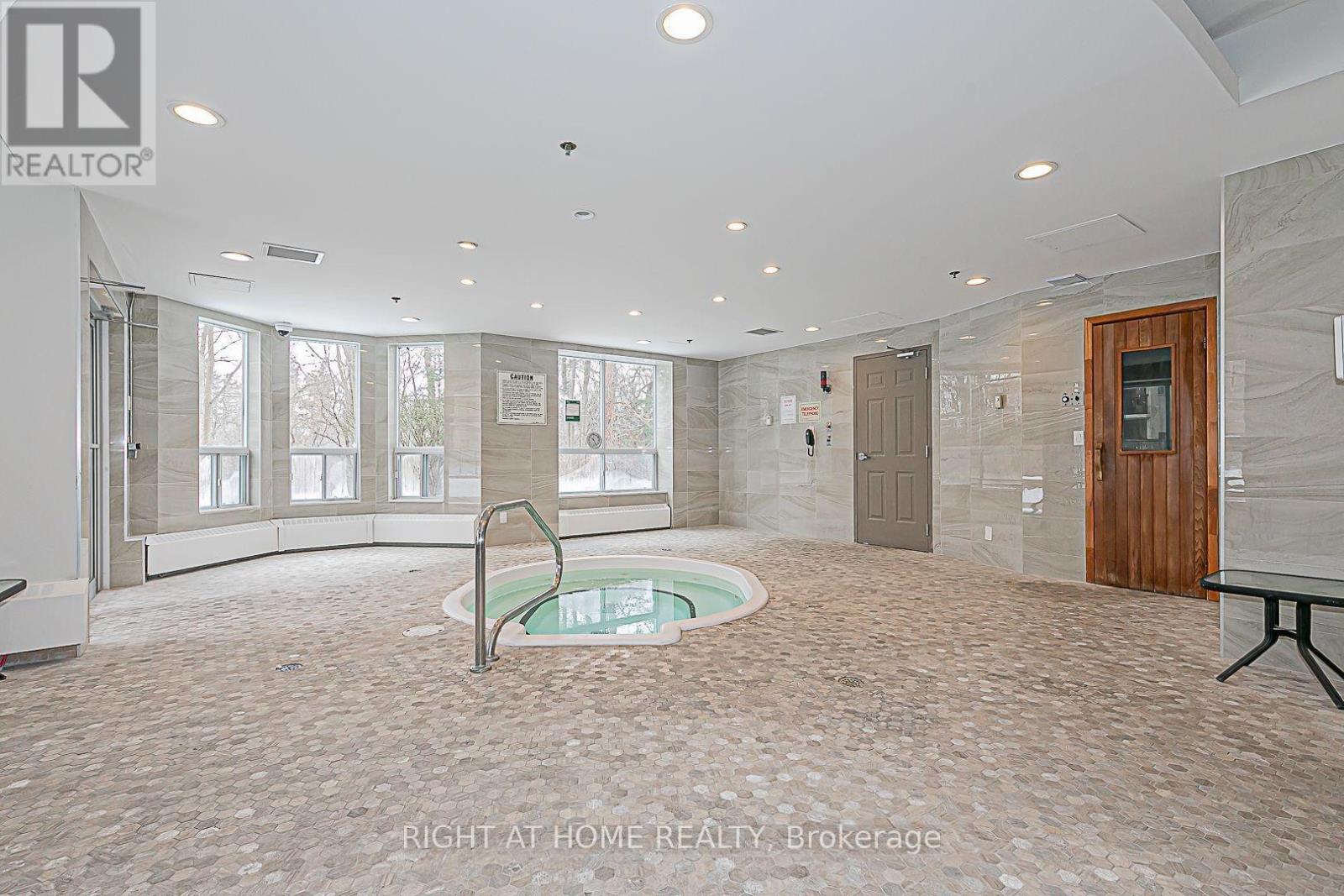 305 - 8 Maison Parc Court Property Photo 23