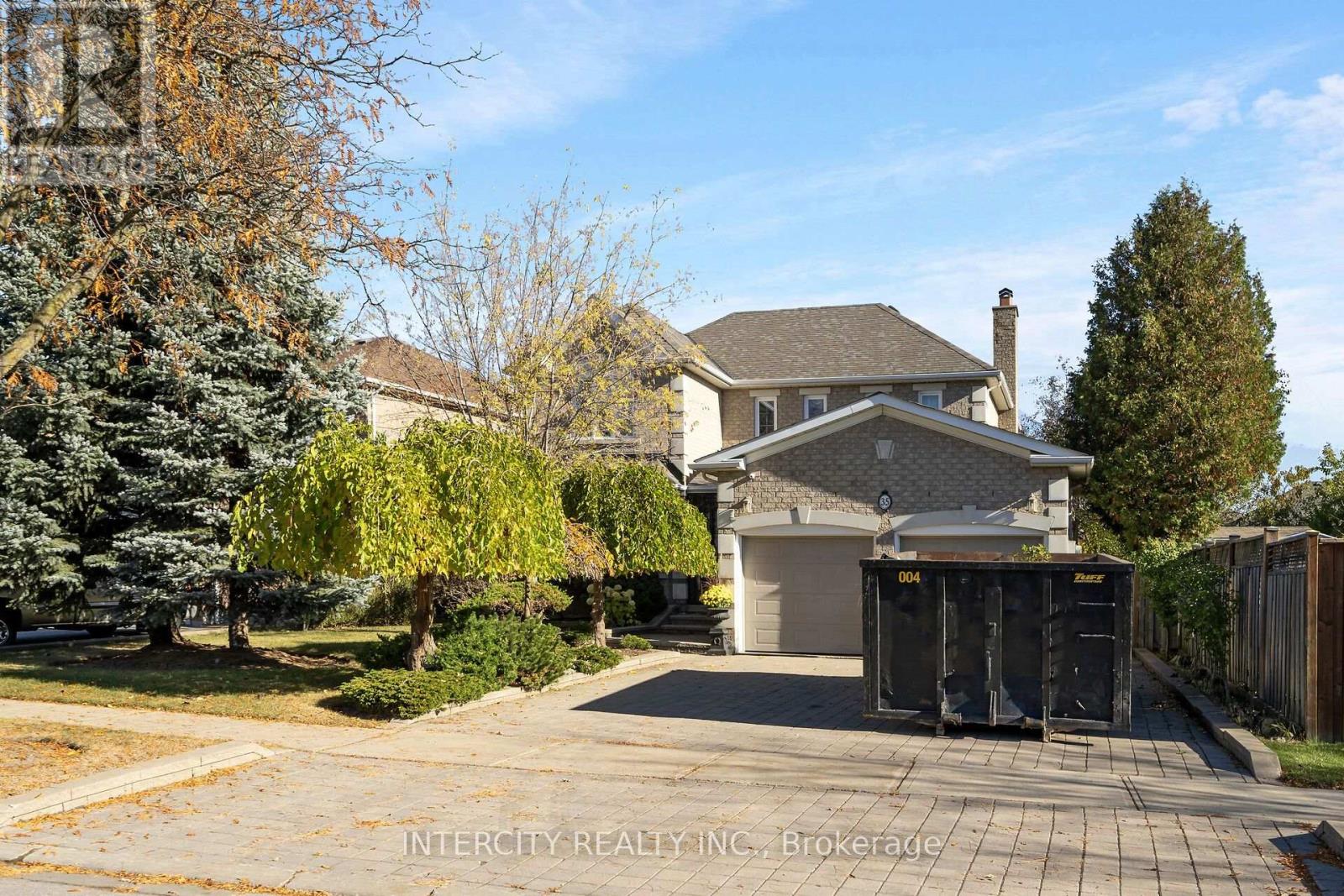 35 AVRO ROAD Property Photo 1
